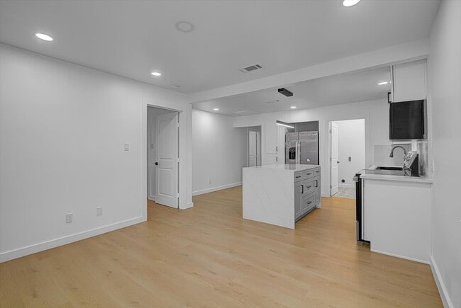 Building Photo - 2805 2nd Ave N