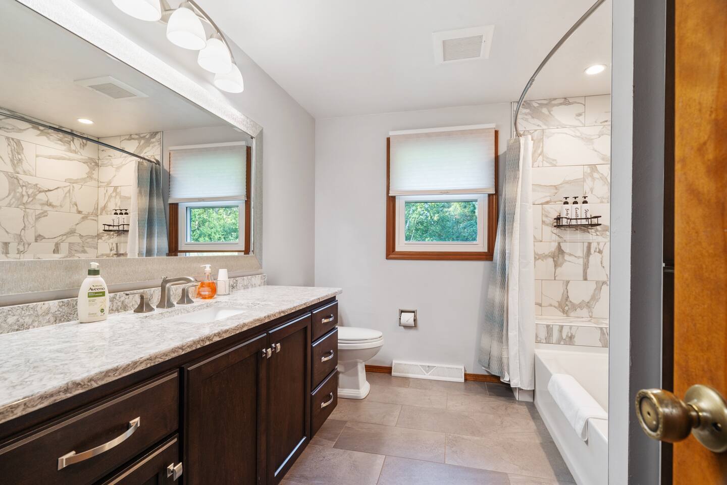 Building Photo - 1212 Circle Dr