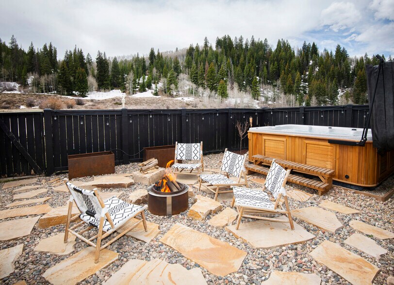 Building Photo - 1133 Main St