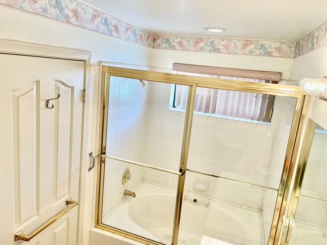 Building Photo - Coming Soon: Spacious, Fully Furnished 2 Bed, 2 Bath Condo in the Lakes!