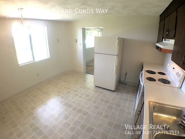 Building Photo - Huge 2-Bed apartment with washer/dryer hoo...