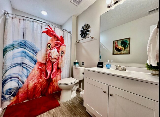 Building Photo - NEW Farmhouse Retreat Rustic decor and Cozy vibes!