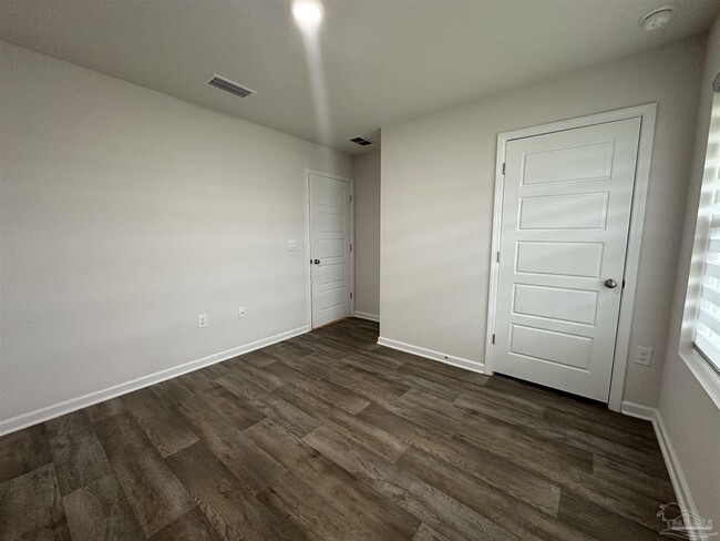 Building Photo - 7565 Steeplechase Blvd