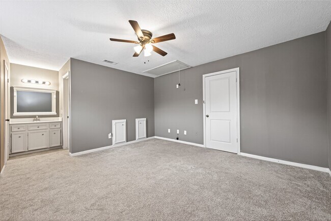 Building Photo - 6700 Richardson Rd