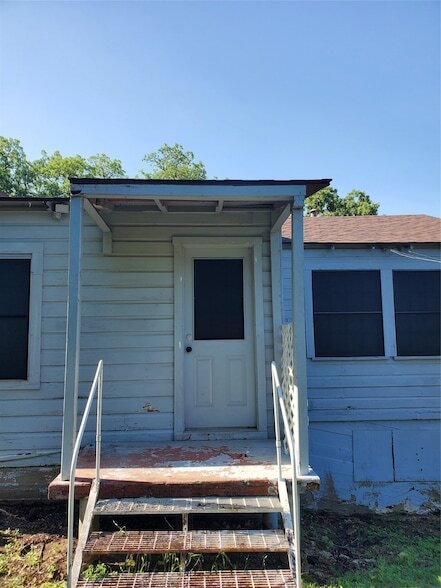 Building Photo - 2227 Westbrook Ave