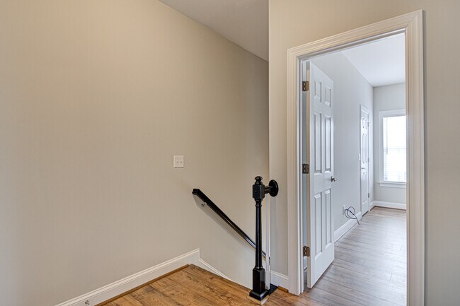 Stairs going down - 4 Nandina Dr