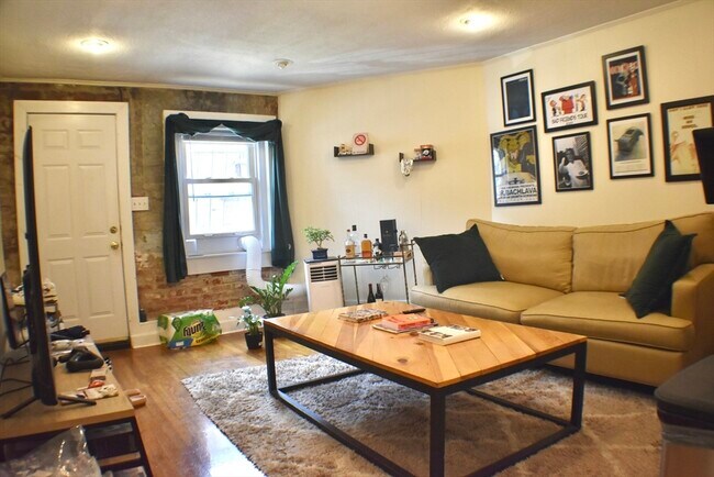 Primary Photo - 15 Keswick St