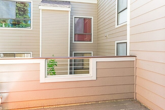 Building Photo - 123 Juanita Dr