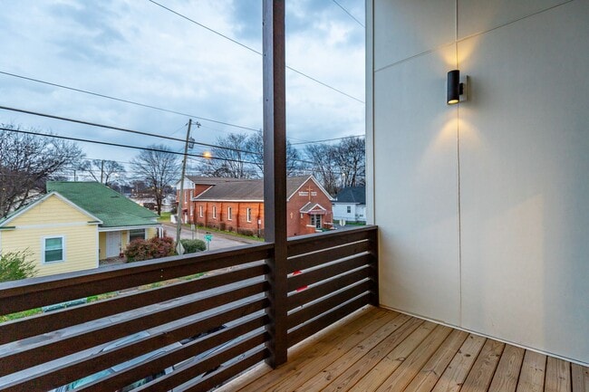 Building Photo - 1124 Garfield St