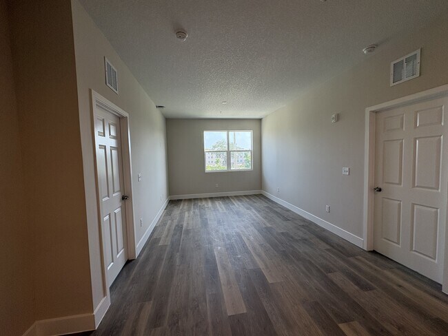 Building Photo - 4424 S Texas Ave