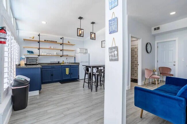 Building Photo - 4501 Loring Pl