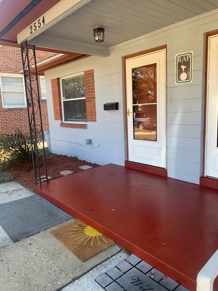 Building Photo - 2554 Ernest St