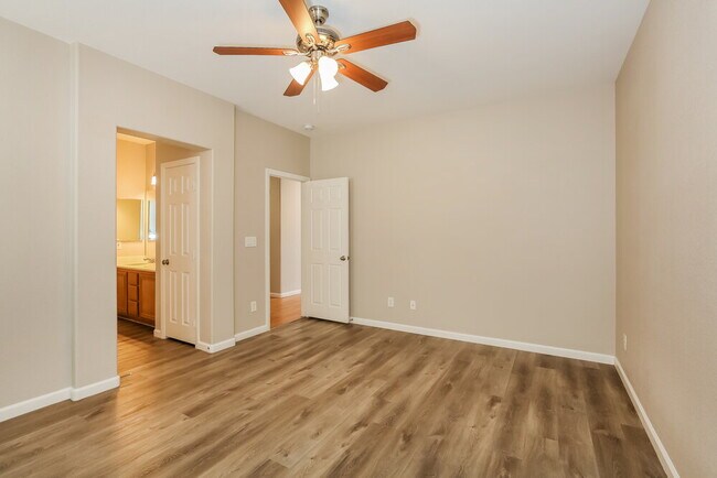 Building Photo - 3604 N Porch Swings Way