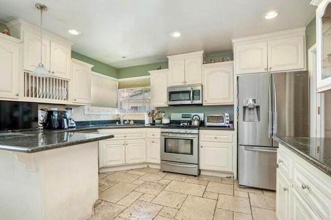 Building Photo - 7128 Mammoth Ave