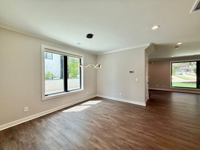 Building Photo - **OFFERING RENT PROMOTION FOR FIRST 6 MONT...