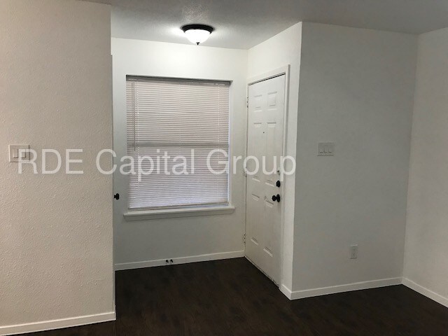 Building Photo - Beautiful 2/2 in Haltom City