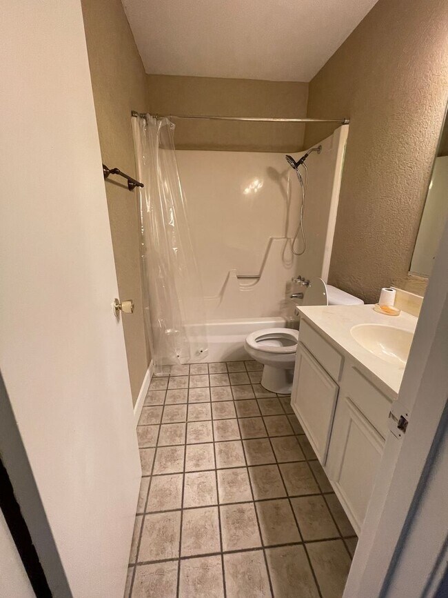 Building Photo - MOVE IN SPECIAL $250 OFF FIRST MONTH'S REN...