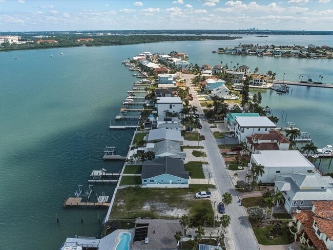 Building Photo - 828 Bay Point Dr