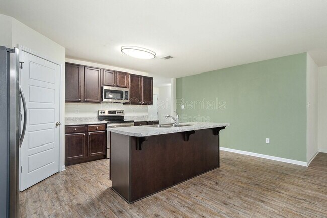 Building Photo - 515 E Marigold Dr