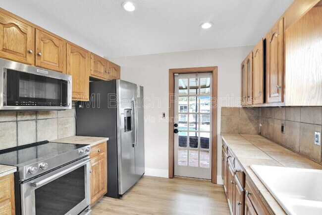 Building Photo - 2431 Key Largo Ln