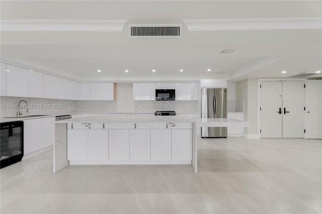 Building Photo - 1 Grove Isle Dr