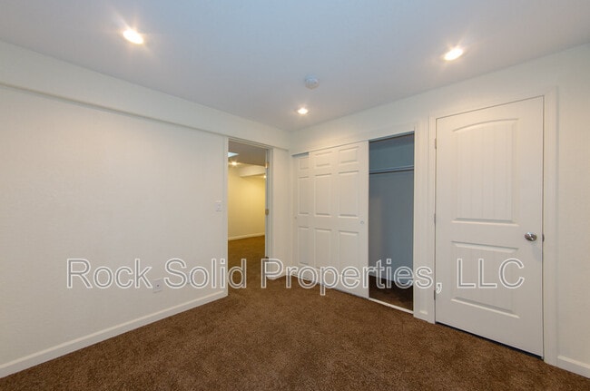 Building Photo - 6963 Countryside Ave