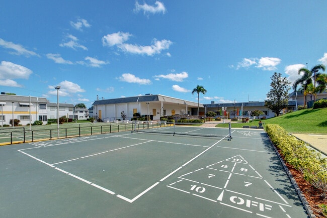 Building Photo - 2840 Lake Osborne Dr