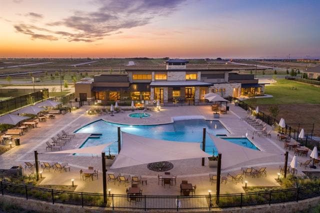 Building Photo - 855 Forest St