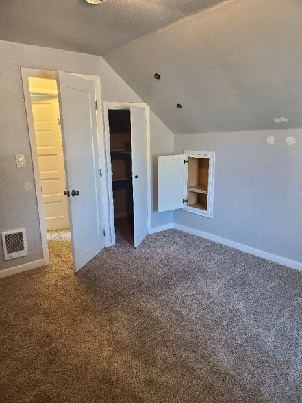 Building Photo - 2503 Oakes Ave