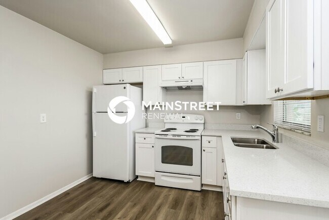 Building Photo - 3 Bedroom Pet-Friendly Home in WINTER HAVEN, FL with Main Street Renewal