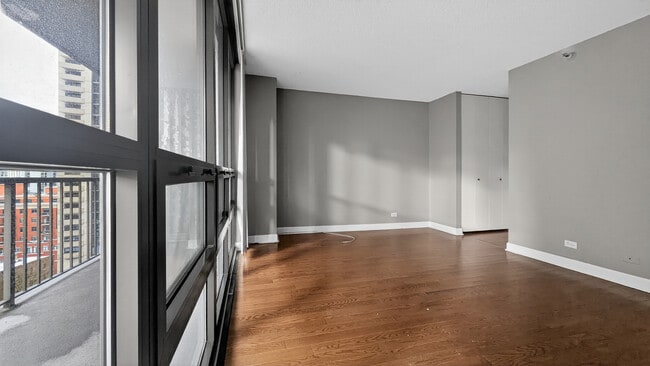 Building Photo - 10 E Ontario St