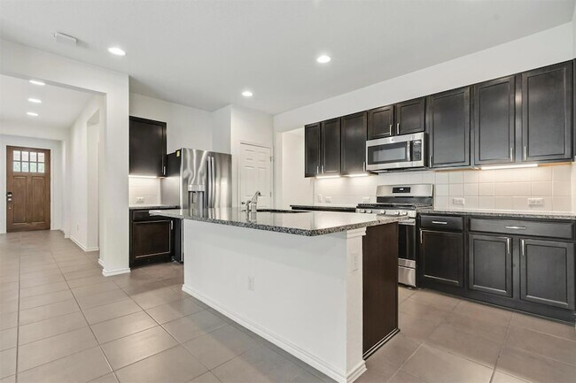 Building Photo - 533 Sweetwood Ln