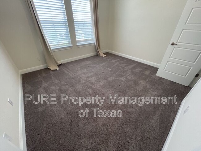 Building Photo - 716 Expedition Way