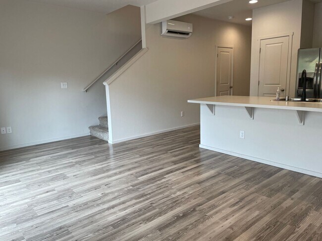 Building Photo - 3 Bedroom Townhome w/FULLY FENCED YARD & G...