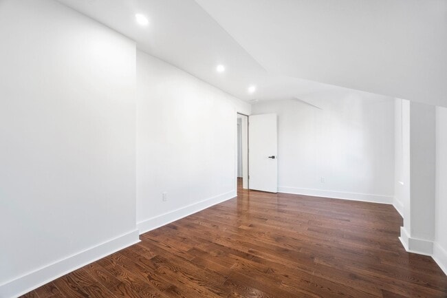 Building Photo - 54 Trumbull St