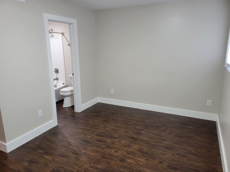 Building Photo - 4971 W 16th St