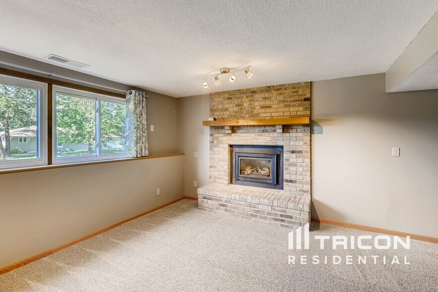 Building Photo - 3409 Brookview Dr