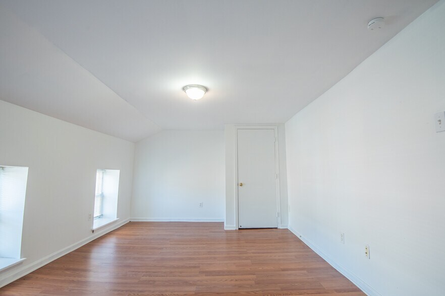 Building Photo - 506 Cherry St