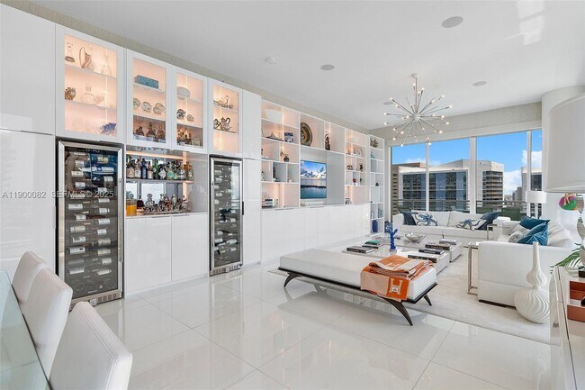 Building Photo - 900 Brickell Key Blvd