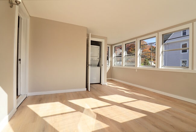 Building Photo - 154 Hawthorne Ave
