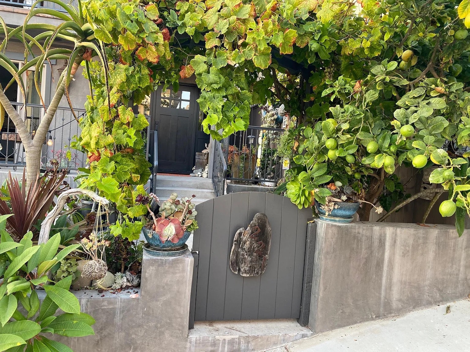 Building Photo - 221 24th St