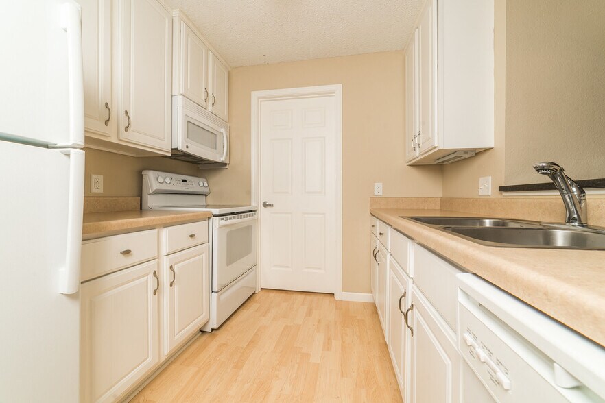 Primary Photo - Heritage Park Apartments