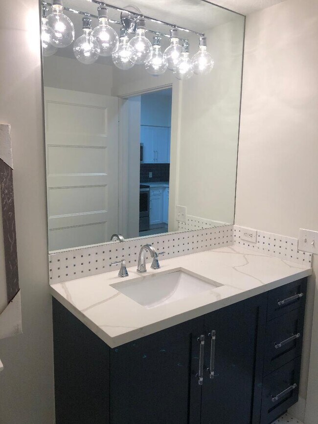 Building Photo - 9905 Baywinds Blvd