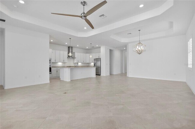 Building Photo - 15925 Sugar Hl Dr