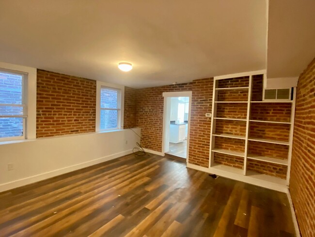 Building Photo - 1624 Aliceanna St
