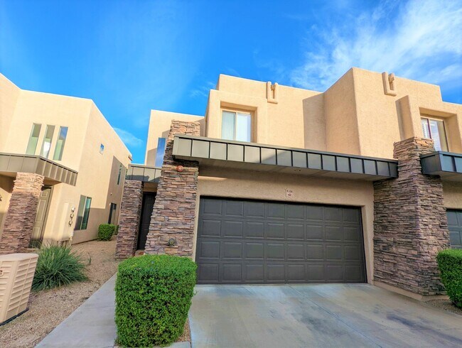 Building Photo - 2241 E Pinchot Ave