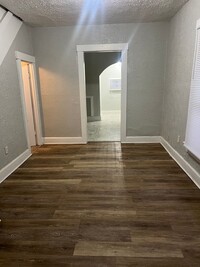 Building Photo - One Bedroom Spacious Duplex near Shelby St...