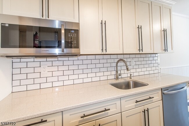 Building Photo - 530 Park Ave