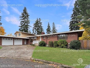 Building Photo - "Spacious 4-Bedroom Duplex with 2 Full Bat...