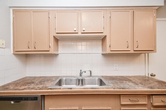 Building Photo - 15063 Woodforest Blvd